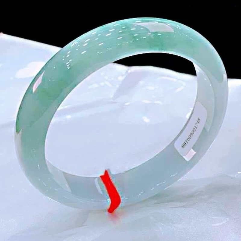 Myanmar , Natural Ice Jadeite  - Lighting 评论和价格