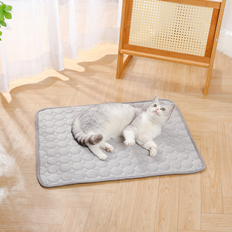 Pet Cooling Mat for Dogs Cats  - Cooling Blanket Hot Sleepers 评论和价格