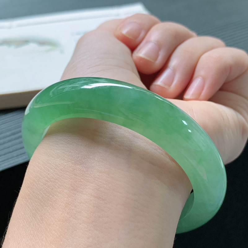 Jadeite bracelet, Burmese old  - Lighting 评论和价格